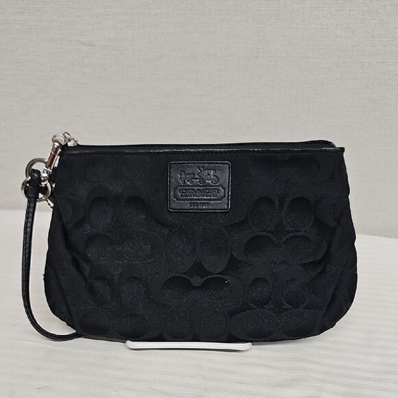 COACH SIGNATURE CLUCH WRISTLET BFPM-05-105 - Picture 1 of 5